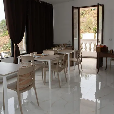 Guest house Incanto Golden Place 3*