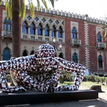 Guest house Incanto Golden Place 3*